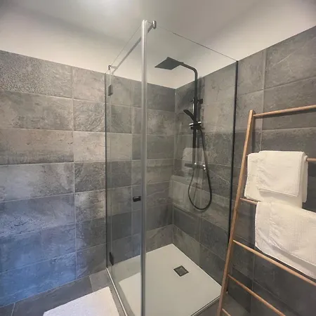 Haus Leeb شقة